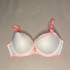 Light blush lace Victoria’s Secret bra 34D